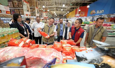 Polda-Jatim-Cek-Izin-Edar-dan-Mutu-Pangan-Jelang-Lebaran