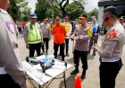 Kapolri-Tinjau-Pos-Command-Center,-Pastikan-Arus-Mudik-Berjalan-Aman-dan-Nyaman