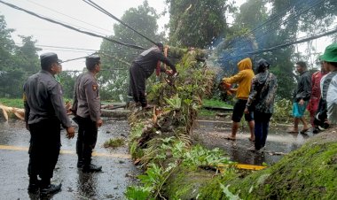 Akses-Jalur-Medan-Brastagi-Terputus,-TNI-Polri-Bersinergi-Lakukan-Evakuasi