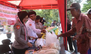 Polres-Probolinggo-bersama-Bulog-Gelar-Pasar-Murah-di-Hari-Juang-Polri-Siapkan-44-Ton-Beras