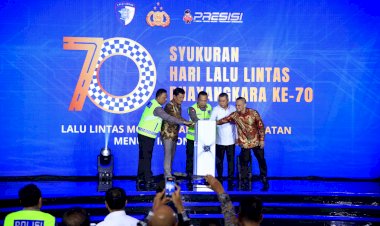 Hadiri-Syukuran-HUT-Lalu-Lintas-ke-70,-Kapolri-Luncurkan-Digital-Korlantas-dan-Sematkan-Pin-Emas