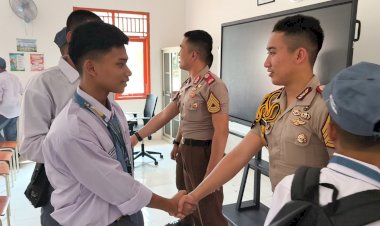 Polri-Kerahkan-372-Taruna-Akpol-Dampingi-Siswa-di-73-Sekolah-Rakyat-Bersama-Taruna-Akademi-TNI
