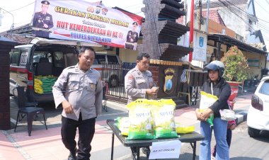 Polres-Blitar-Kota-Gelar-Gerakan-Pangan-Murah-Sambut-HUT-Kemerdekaan-RI-ke-81