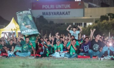 Polda-Jatim-Gelar-Nobar-Final-Piala-Presiden-2026,-Ribuan-Bonek-Mania-Dukung-Persebaya-dari-Lapangan-Mapolda