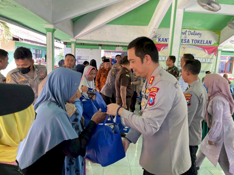 Apresiasi Buruh Tani, Polres Situbondo dan Forkopimda Berbagi Sembako Usai Panen Raya Jagung