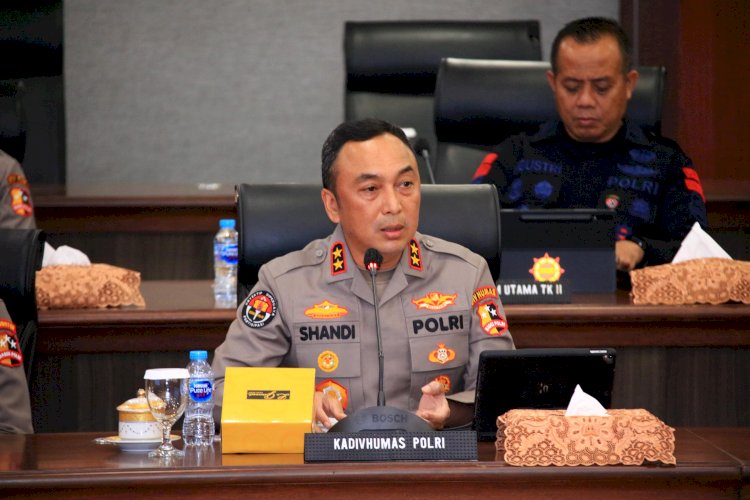 Kapolri Berikan Pelayanan Kesehatan Gratis Bagi Ribuan Orang Hari Ini