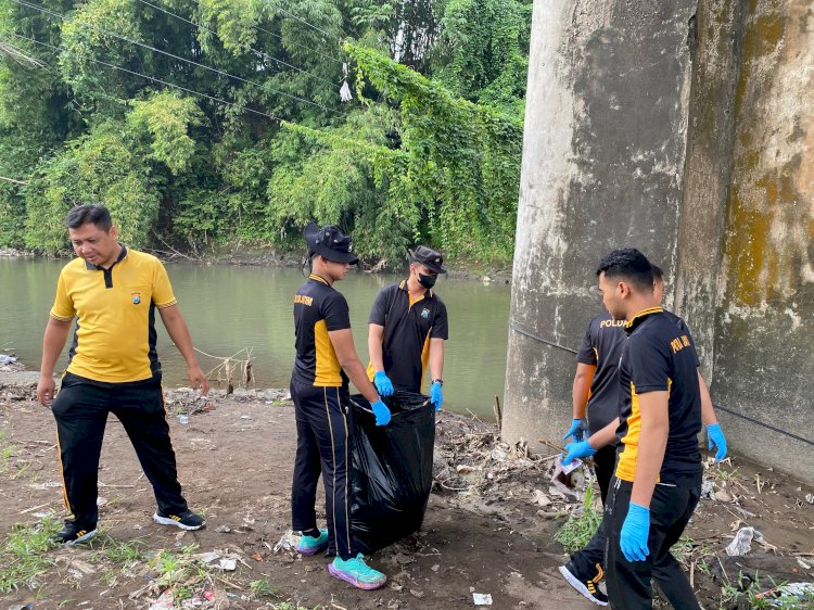 Polri Peduli Lingkungan: Polres Jember Gelar Aksi Bersihkan Sungai Bedadung di Hari Bhayangkara ke -79