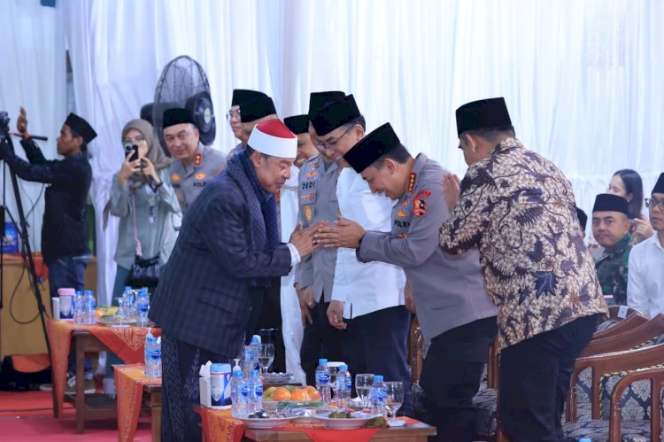 Kapolri Hadiri Haul Pondok Bubtet Pesantren di Cirebon, Ulama dan Polri saling Melengkapi
