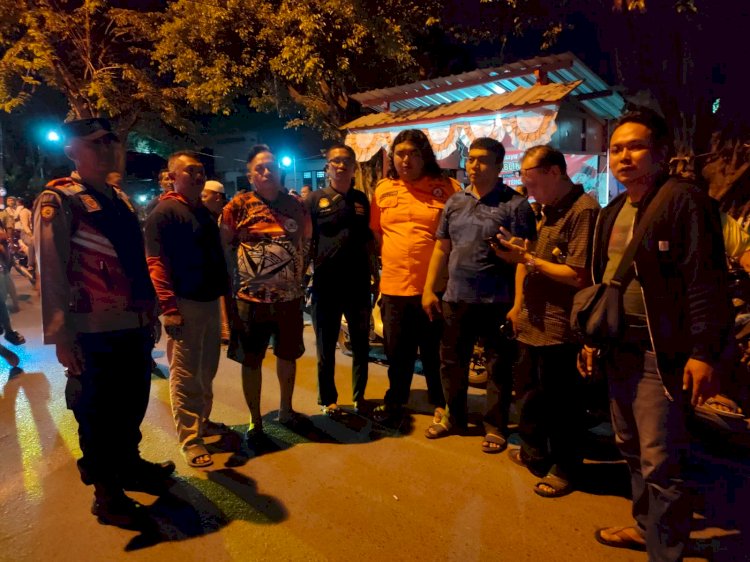 Polsek Krian Bersama Warga Evakuasi Anak Tenggelam di Sungai Tambak Kemerakan