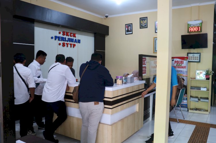 Polres Pacitan Perpanjang Jam Pelayanan SKCK Petugas Lembur Hingga Pukul 01.00 Dini Hari